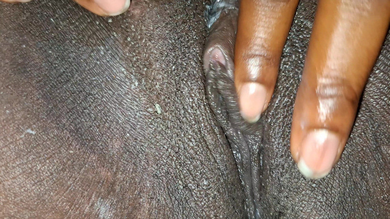 BMCs: 歌词大意： 因为如此多的快感而大声呻吟 美味的狂野风格