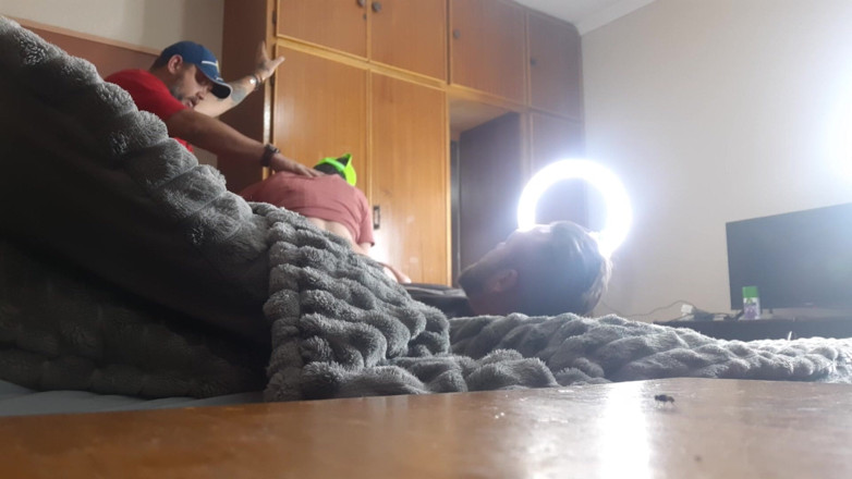 mrsparks101: Všimla si, že to nahrává a nevadilo jí to