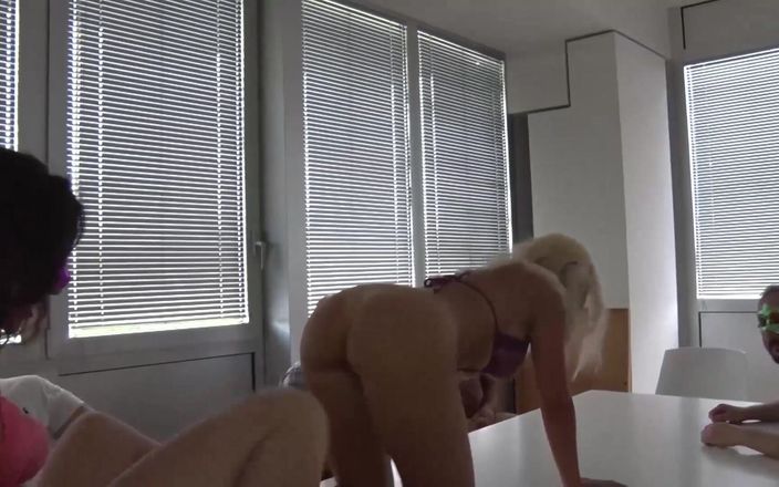 Gang Bang Germany: Taly amatérský gangbang, šukání a kouření, sperma v ústech