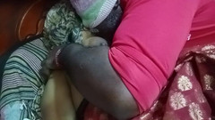 Tamil Anti Uma: 配達員が誘惑し興奮する動画