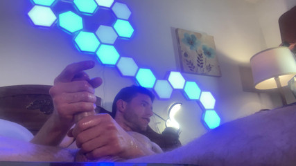 Savage confidence: 躺在床上，双腿之间有摄像头看到我射了4U