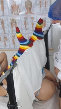 Dívka poprvé u gynekologa.