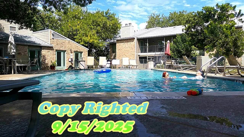 BBW nurse Vicki adventures with friends: Vicki, Infirmière BBW, S’amuse Dans La Piscine Avec Le Beau...