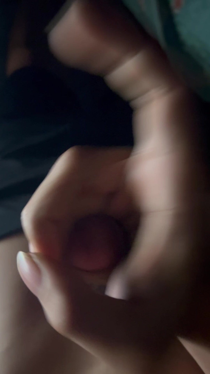 Quan Vietnam 18: 神は、ベッドに横たわってセックス映画を見ることほど良いことはないと言いました
