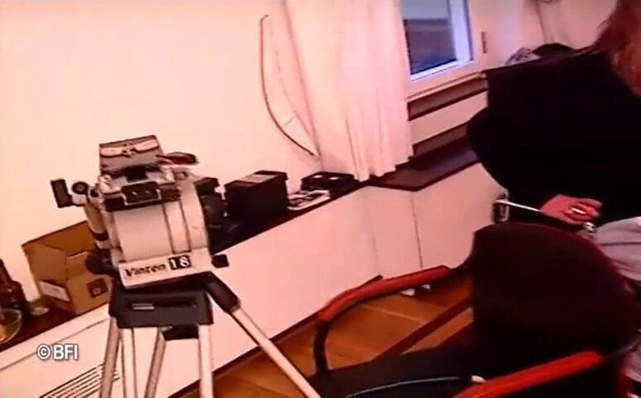 Battle of the asses and pussies: Soțiile cu pizdă păroasă retro au parte de sex în 3 interrasial în...