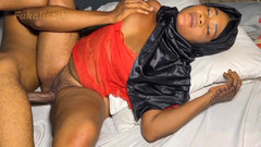 Fukalistik: Une veuve excitée en hijab se fait baiser par un...