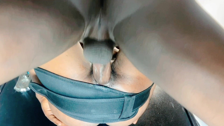 Ebony-forever69: Ngentot memekku pakai pin dan gantung memeknya di dinding gara-gara...