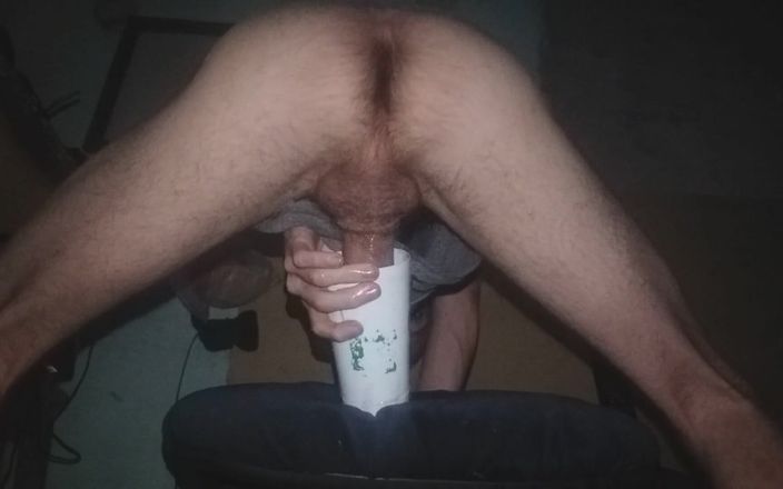Jeddrew: Sextoy tự chế này khiến tôi xuất tinh 3 lần