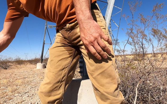 Golden Adventures: Piscio nei miei pantaloni da lavoro nel deserto