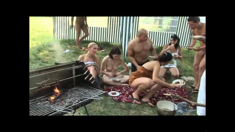 Forte porno TV xxx - (Just the best full movies): Cazzi nel culo in campeggio (Versione HD film completa)