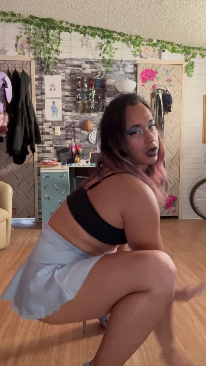 TSJade95: Strip-tease sexy à poil