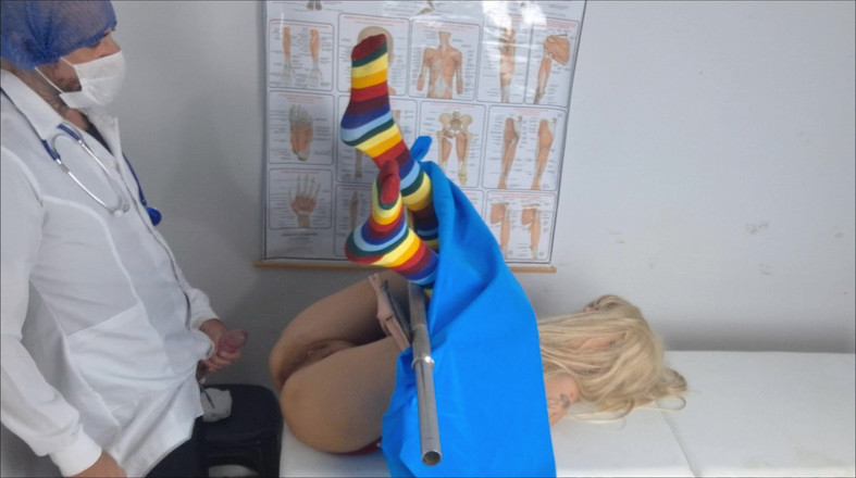 ksalnovinhos: Il Ginecologo Non Ha Resistito Alla Figa Della Paziente!