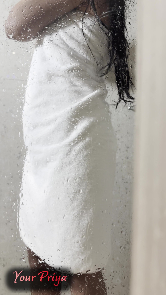 Your Priya: Priya洗澡和淋浴的乐趣