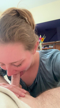 Une Femme Mariée Taille Une Pipe Lente Et Sexy