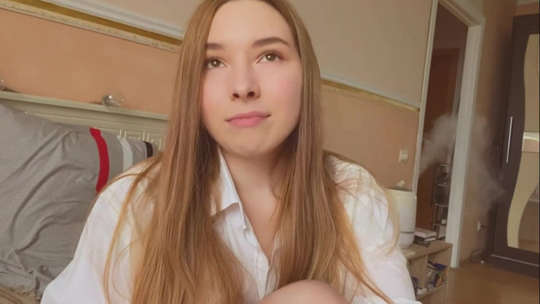 Loly Lola: Beautiful Girl's Pussy Throbs and Cums