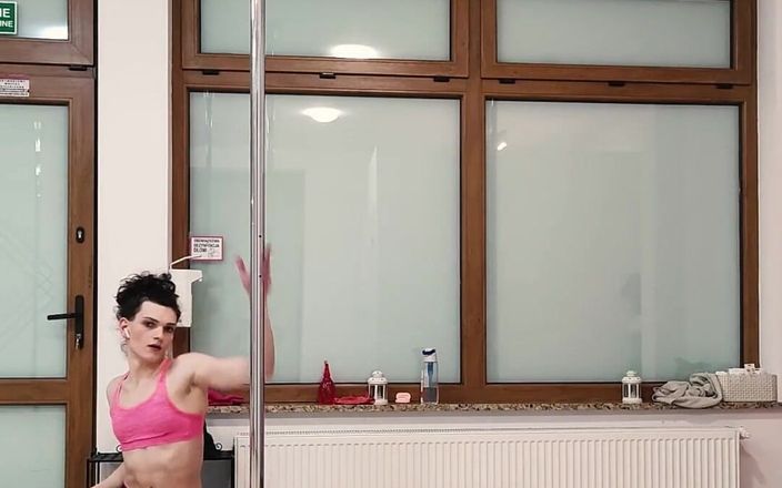 Medi Voi: Enfin, tu as des films de pole dance