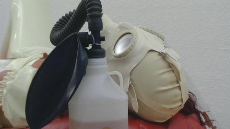 Rubber & Clinic Studio - 1ATOYS: Getah melancap dengan gas-mask
