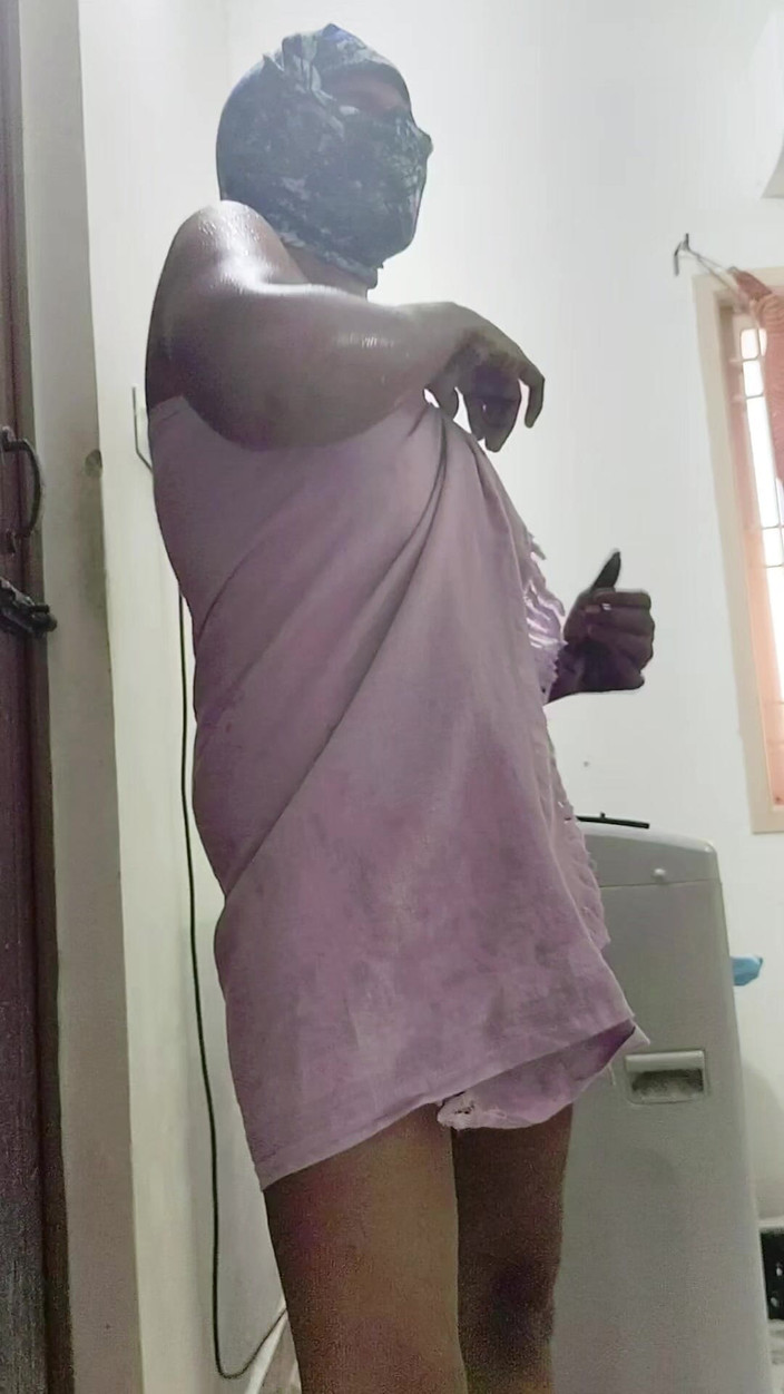 Thesana: Mekanik ac meniduri istri selingkuh sementara suami menonton TV