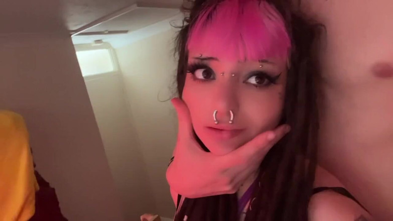 Bambi Fae: Mani legate dietro di me