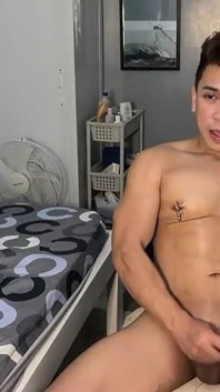Filipino Twink Dances Naked in His Bedroom