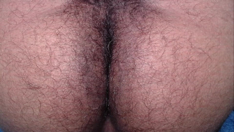 Tommhot: Sexy culo peludo y polla sin cortar