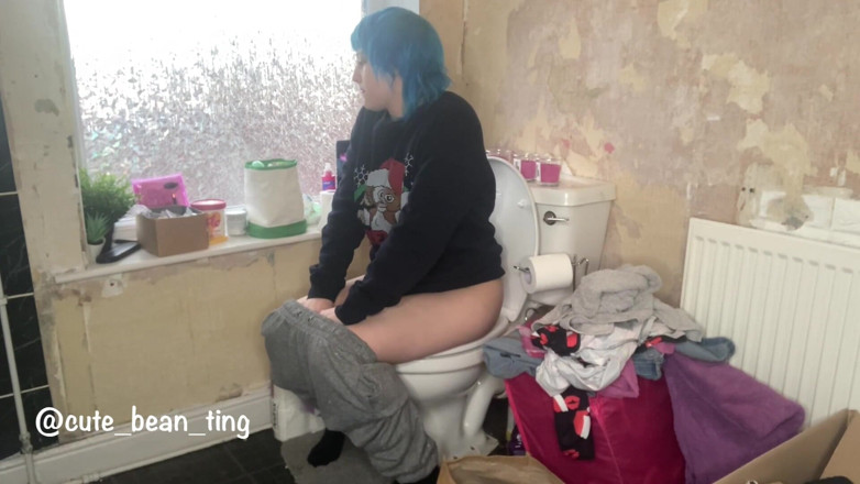 Alice Bean: The Toilet Voyeur