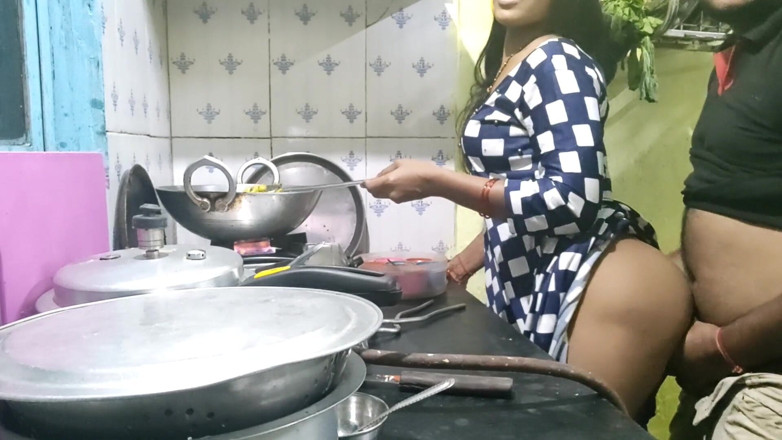 Mumbai Ashu: Heet Indisch meisje Kichen seks