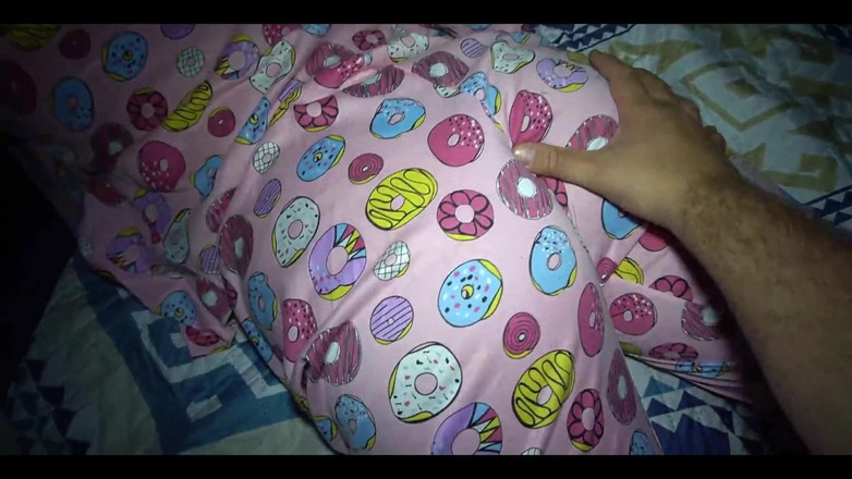 Anny Kitty: Моя сладкая мачеха хотела, чтобы я навещал ее в ее спальне, и возбуждалась так, что позволила мне кончить в ее бритую киску