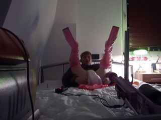 Fem-Boy40: În pantaloni de cauciuc