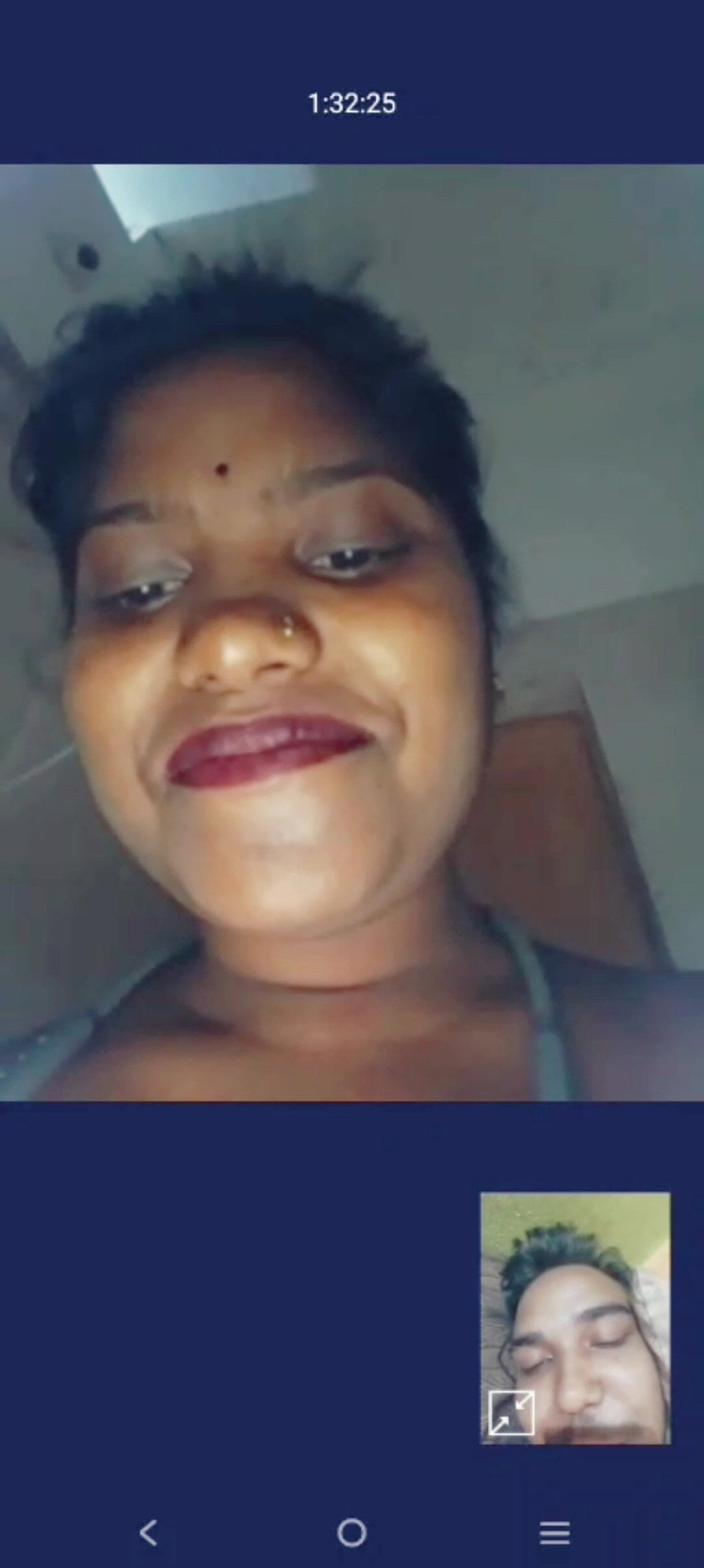 Indian porngirl: Žhavá sexy manželka šuká ve službě videohovorů s přítelem