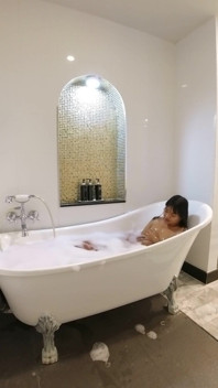 Horny Bath Time in a Luxury Room