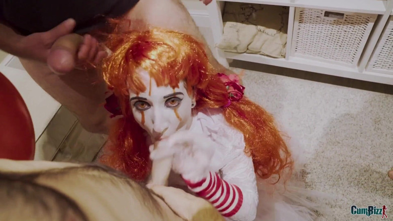 Cumbizz: Holandská halloweenská teenagerka polyká každou nálož spermatu
