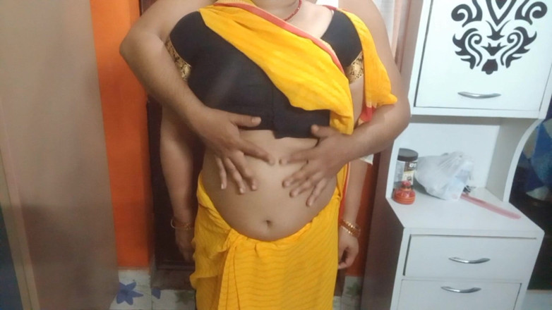 Manjushukla: Indyjski śliczny Bhabhi mający romans
