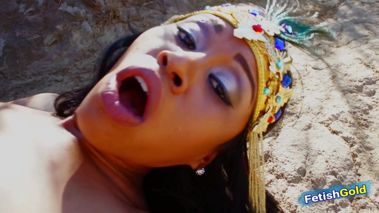 Fetish Gold: Indian beauty gets intense fucking from big white cock outdoor