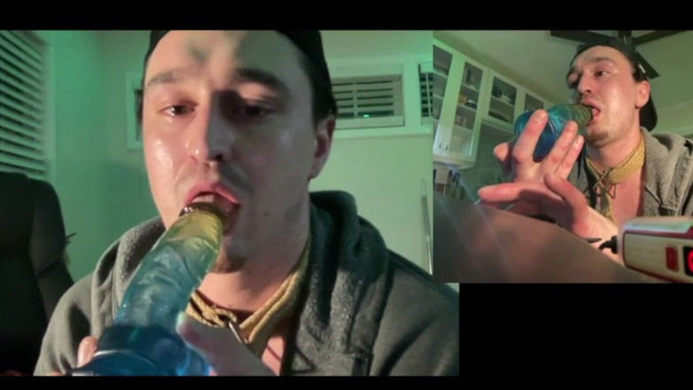 nomadgetglad: फिसल गया और डिल्डो पर गिर गया