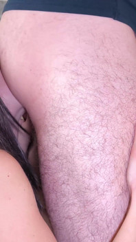 Biseksualna żona i mąż dają gościowi i rimming. Jedzą spermę. Seria 21812