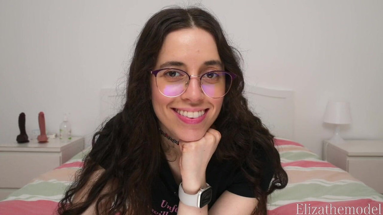 ElizaTheModel: Menatapmu dengan lidahku