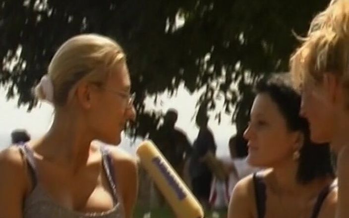 German Amateur Videos: Amatérské prstění kundičky video s německou kočičkou na veřejnosti