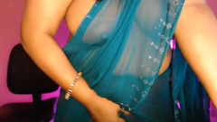 HotGirl21: साड़ी में हॉट देसी स्तन शो।