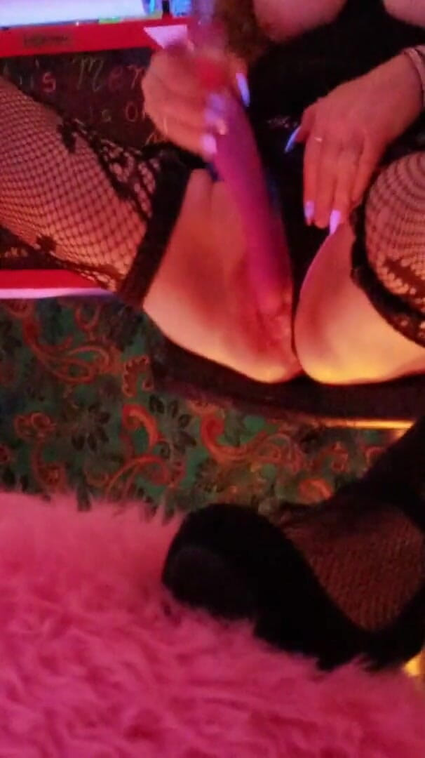 Kittys lounge: kitty loves to squirt live