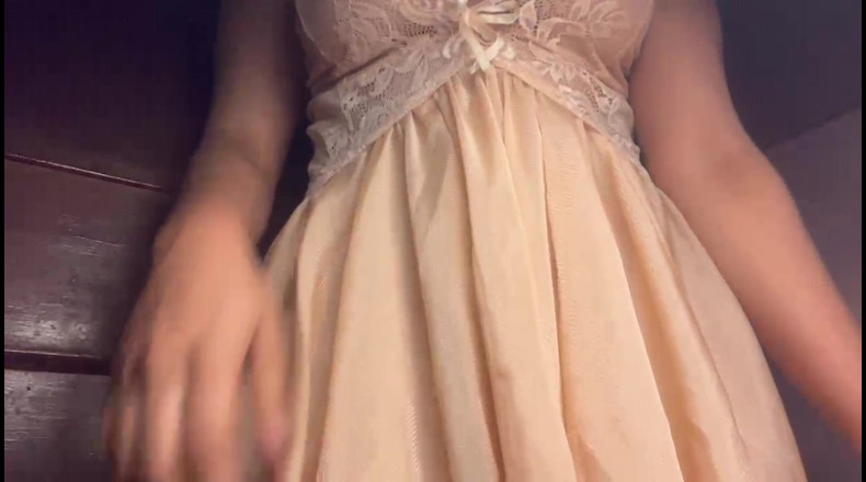 sexy_sunitaShowtime: Caliente india novia jugando con tetas y dedeándose el coño