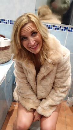 Serenexx: Ukazuji si prsa při čůrání! Serenexx