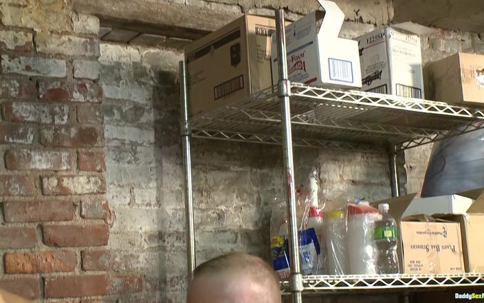 Daddy Sex Files: Bertukar lubang di ruang bawah tanah