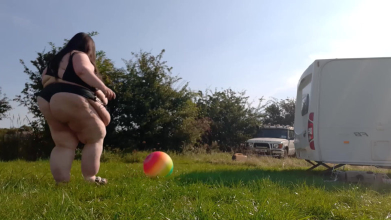 SSBBWLadyBrads: Juegos al aire libre con tu diosa gorda