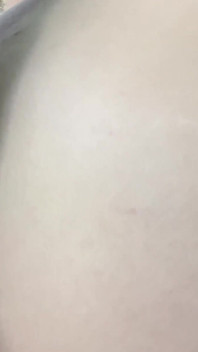 Penetracja dildo analnego i mega tryska po treningu w domu