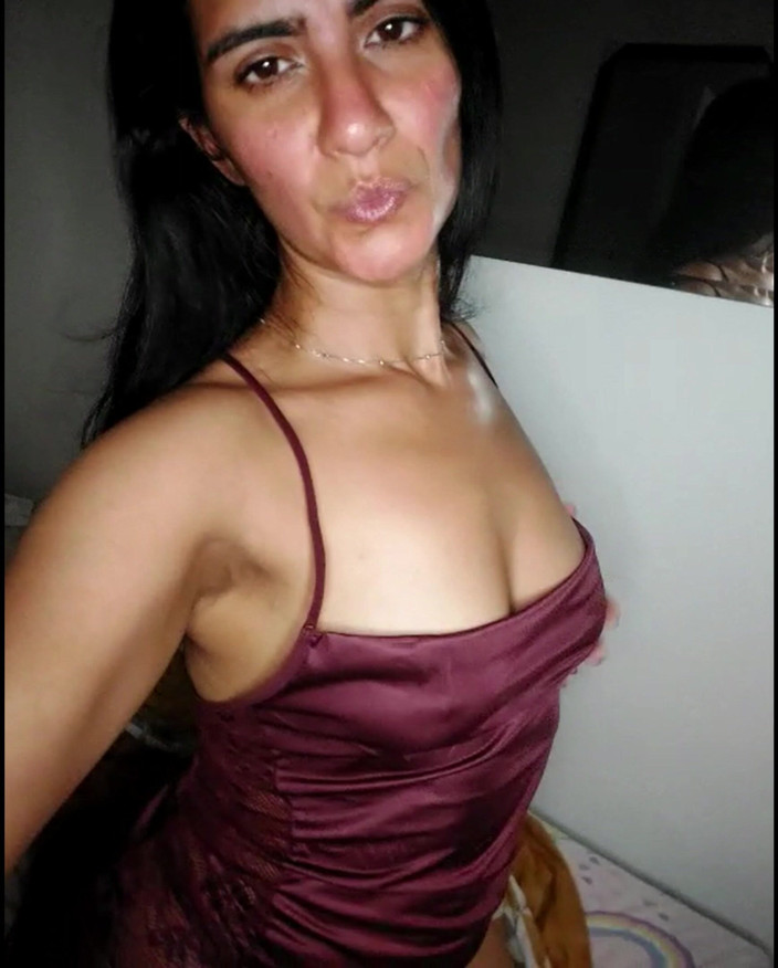 Renatinharj: Vanessinha โชว์ตูดของเธอและระยํามาก