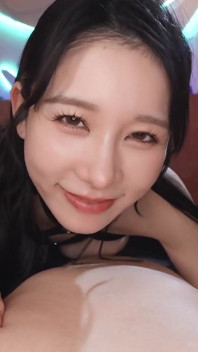 การเล่นซาดิสมัสสุดพิเศษของเธอมาพร้อมกับรอยยิ้มของปีศาจและทีซิน... ฉันติดรางวัลน้ําเงี่ยนไหลเยิ้มหลังขย่ม บทที่ 3