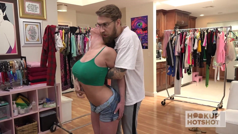 HookUp HotShot-BTS: Bts - si cewek nakal dee williams lagi sange berat gara-gara...