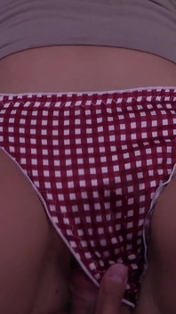 Nevlastní sestra mě nechala si třít její kundičku až do orgasmu