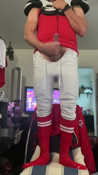 Jockdad87, étalon de football, lâche une grosse dose de sperme dans son équipement
